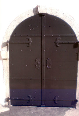 Kovana kletna vrata